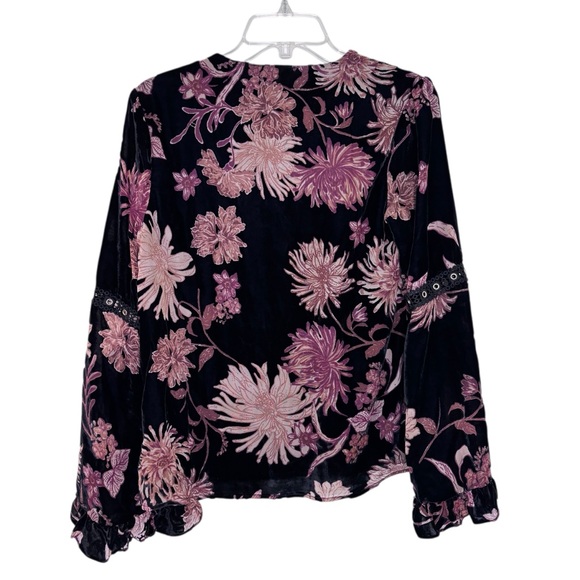 Miss Me Small Black Floral Velvet Bell‎ Sleeve Blouse • Boho Festival Party - Picture 2 of 8